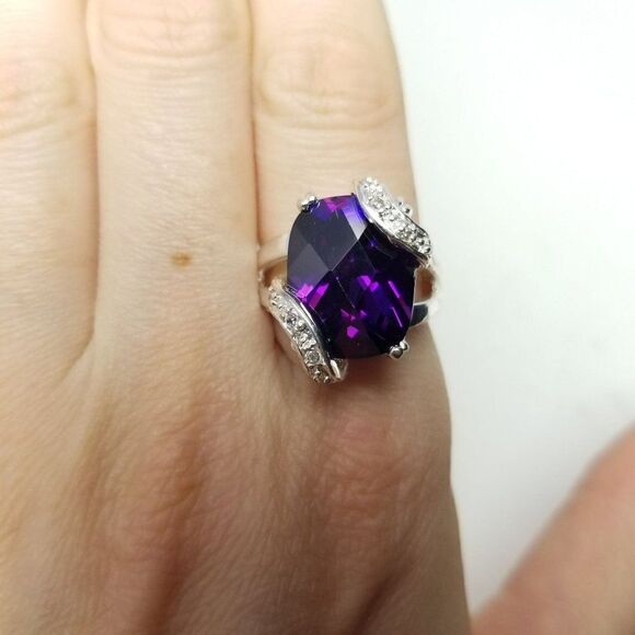 Vintage Large Sparkly Purple Rhinestone Ring in Silver Tone Band, Size 7 - Picture 8 of 8